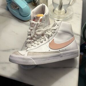 Nike Women's Blazer mid “77” Sneakers size 8